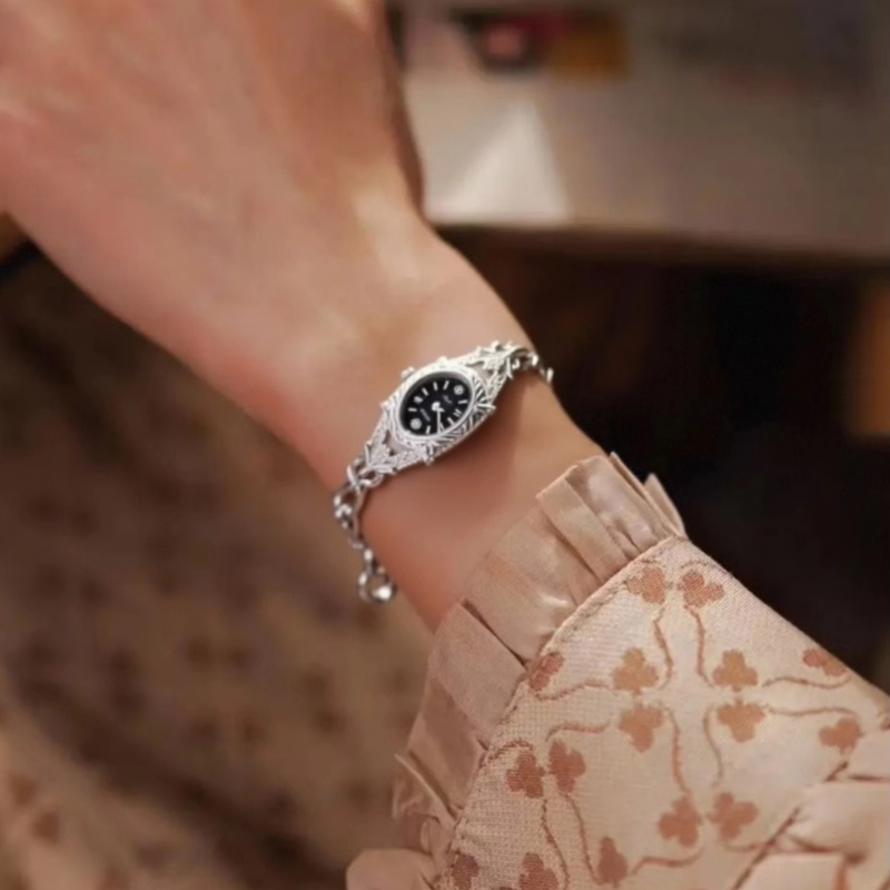中世ヴィンテージ女性腕時計日本製クォーツオーバル彫刻ブレスレ - Luxury Watch Japanese のレビューと価格