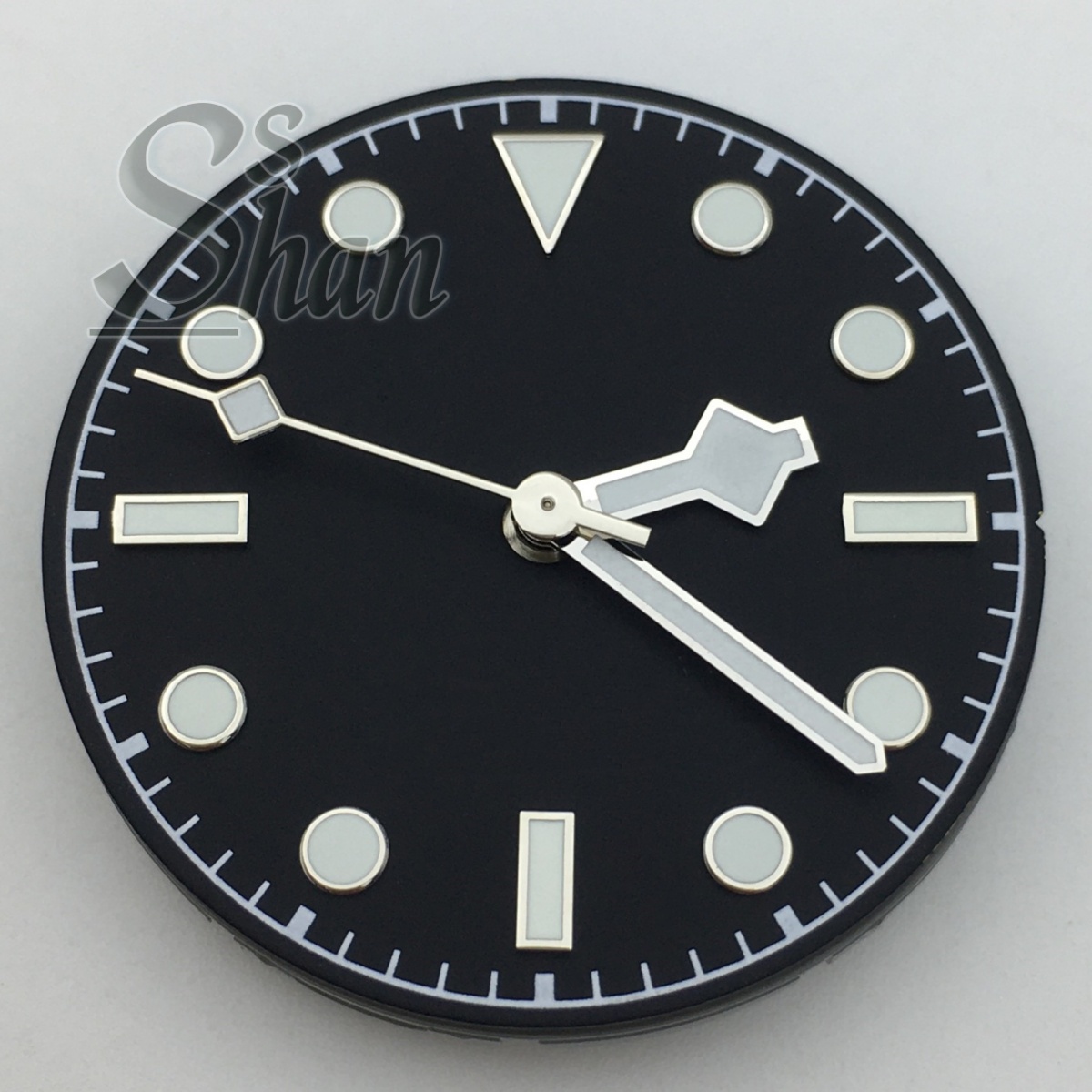 時計文字盤 29mm レッドホワイトブラックとブルーの文字盤 - Luxury Watch With Green Dial のレビューと価格