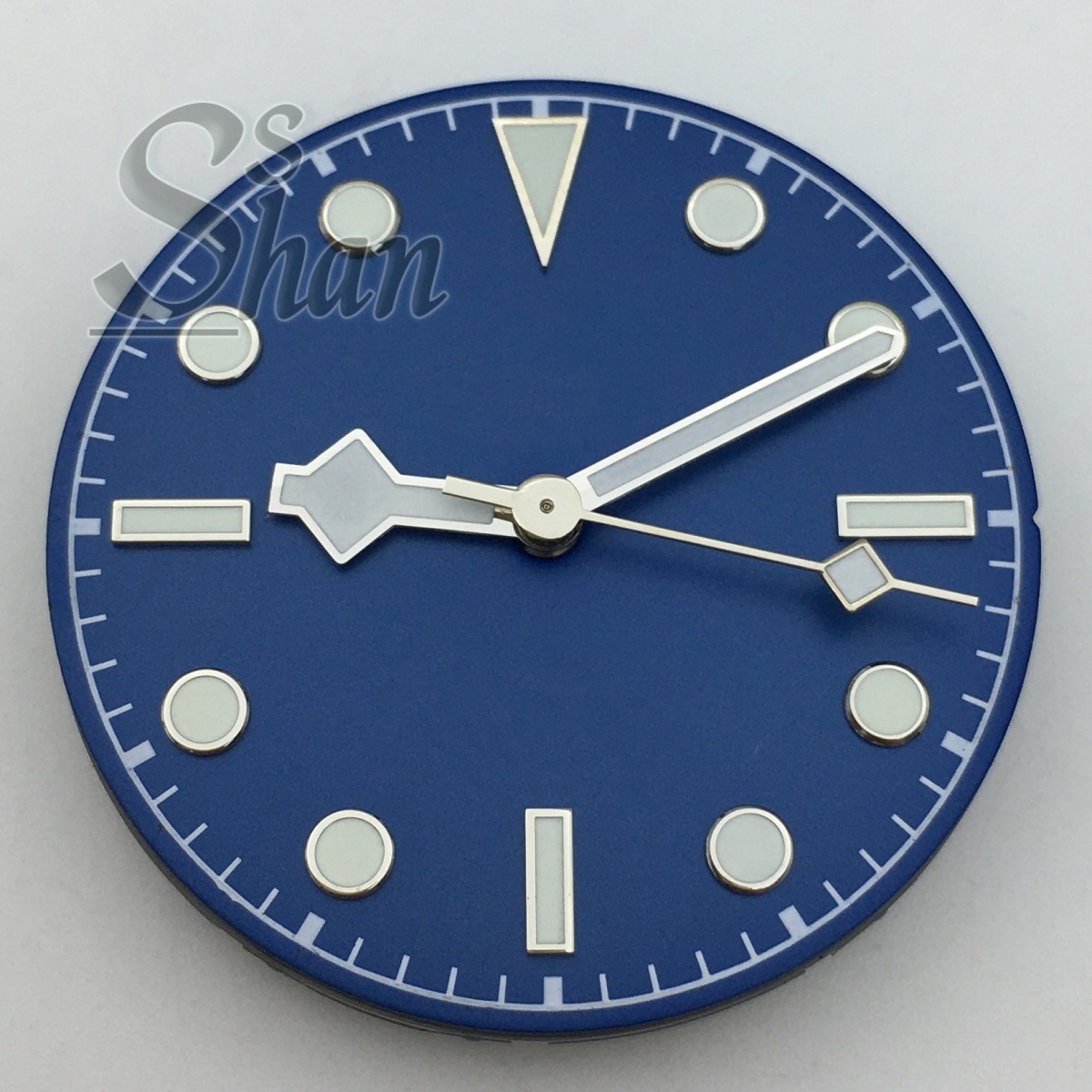 時計文字盤 29mm レッドホワイトブラックとブルーの文字盤 - Luxury Watch With Green Dial のレビューと価格